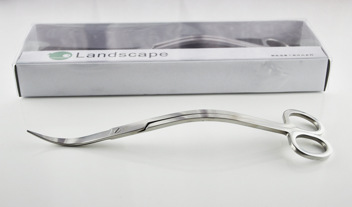 Aquarium tank use scissors
